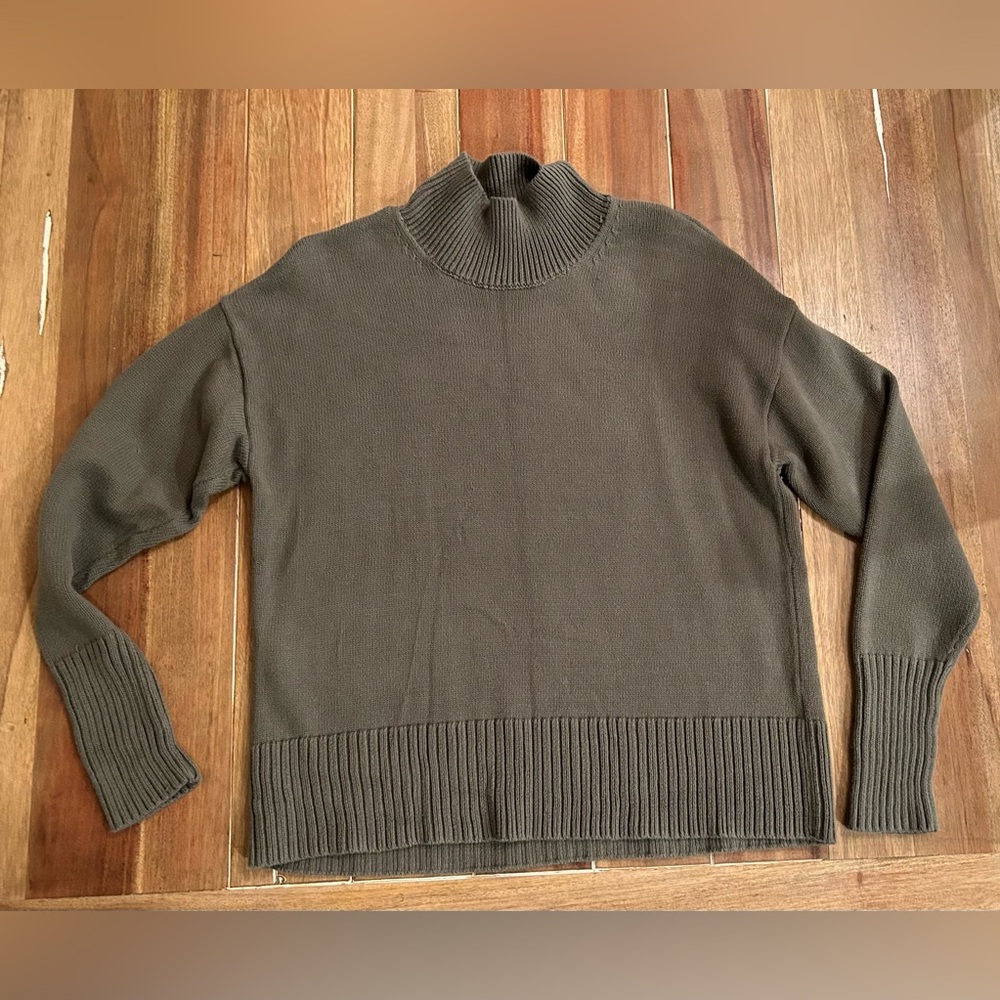 GAP Turtle Neck Sweater. Small.
